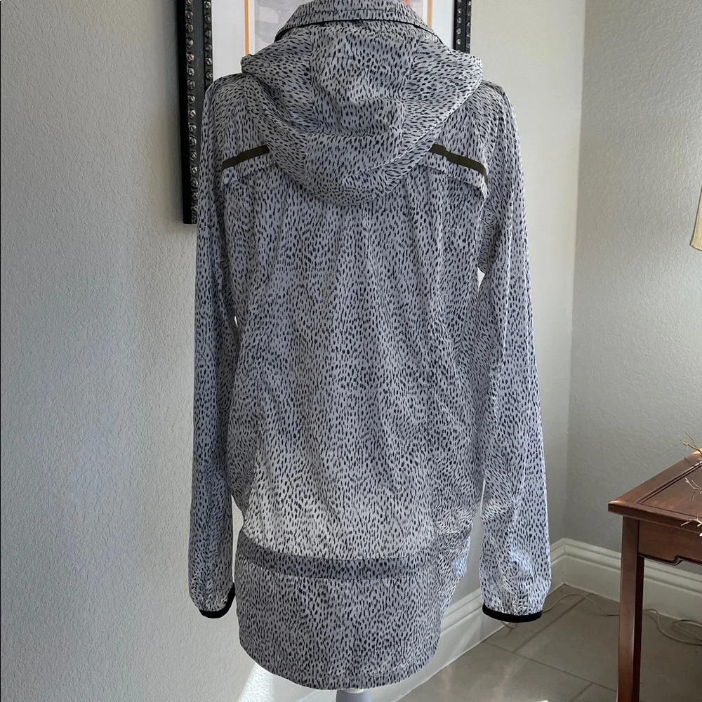 Lululemon Miss Misty 2 jacket White Black Packable Wind Resistant 10